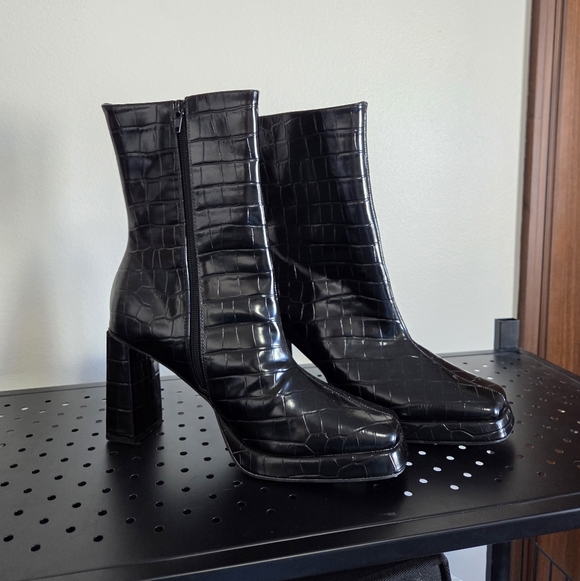 Lulu's Black Crocodile Breesa Boots, Excellent Condition, Size 10 - Picture 2 of 11